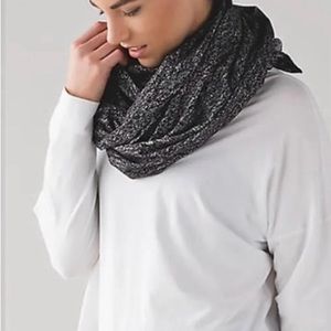 Vinyasa scarf in grey